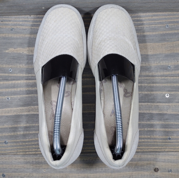 Skechers Career Interview Flat Suede Shoes Womens Size 10 Cream - Picture 6 of 10